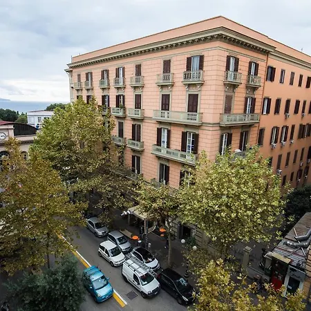 Oda ve Kahvaltı Bernini 20 Napoli